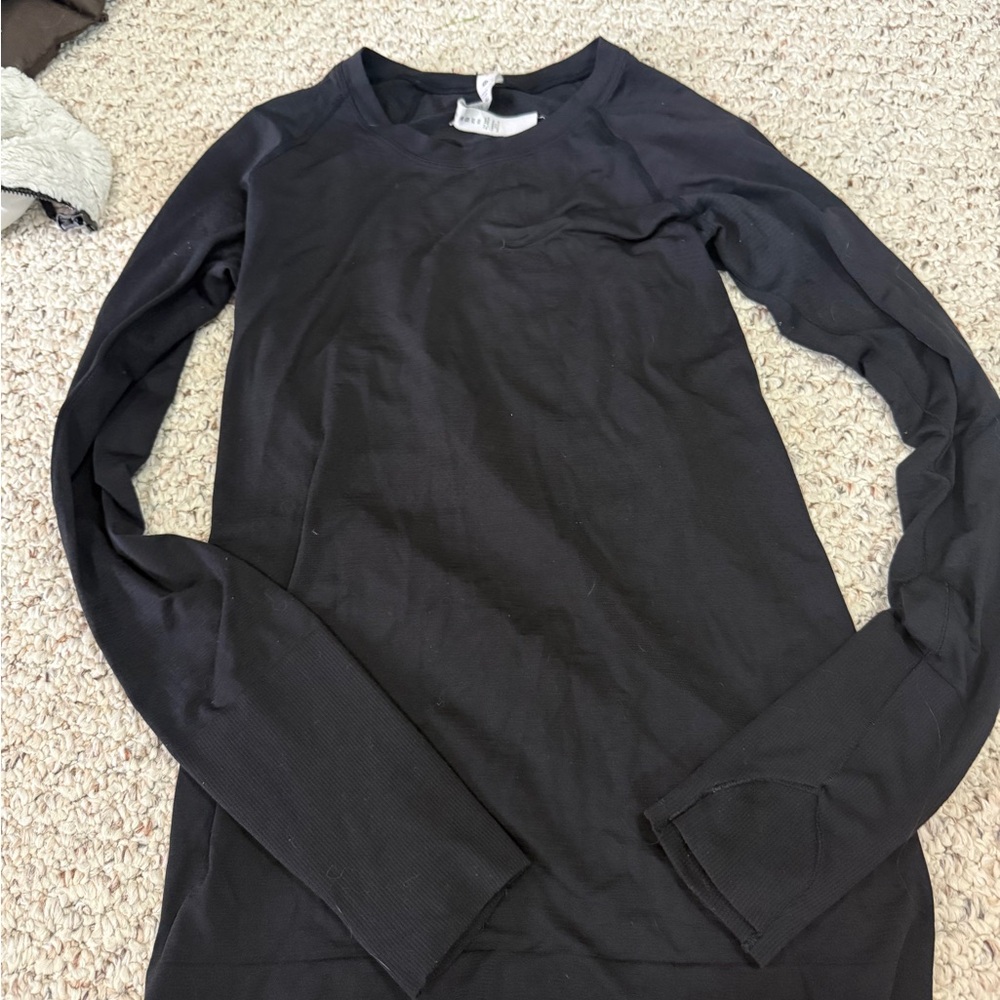 Lululemon long sleeve black athletic top Size:6